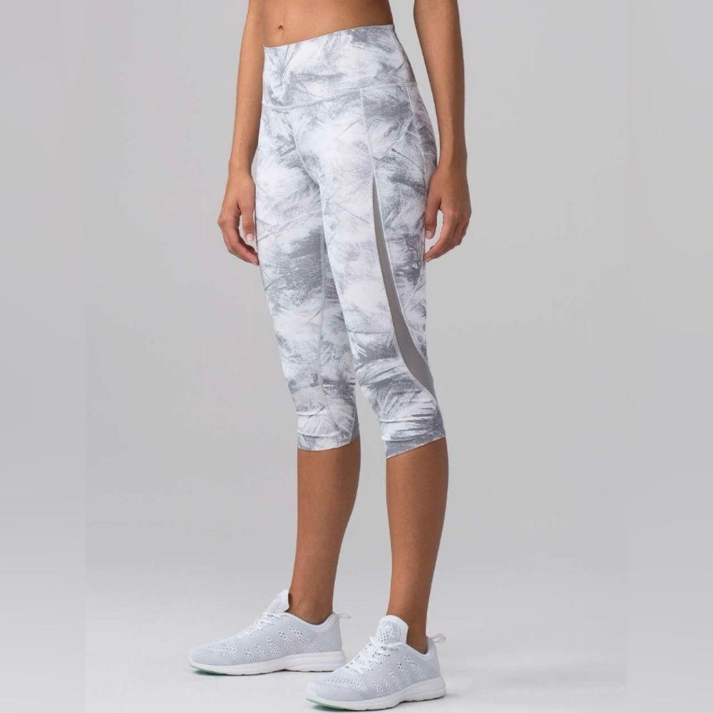 Lululemon Pace Perfect Crop (17") Breeze By White Light Cast / Light Cast Size 4